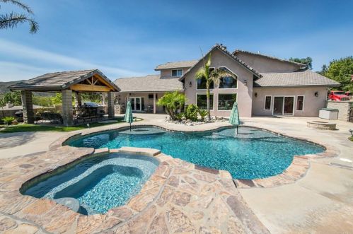 17888 Windsor Ave, San Bernardino, CA 92407-1201