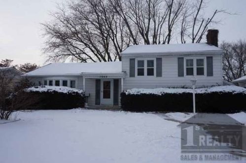 1004 Hillcrest Rd, Wayne, NE 68787-1162