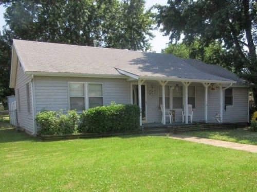1004 9th St, Riverdale, KS 67152-2921