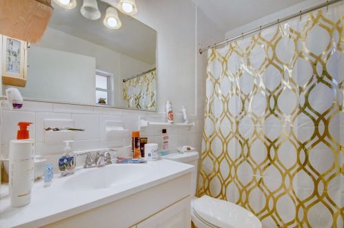 522 Avenida Hermosa, West Palm Beach FL  33405-1515 exterior