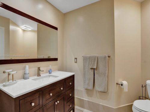 1282 192 Ave, Hollywood FL 33029-5823 exterior