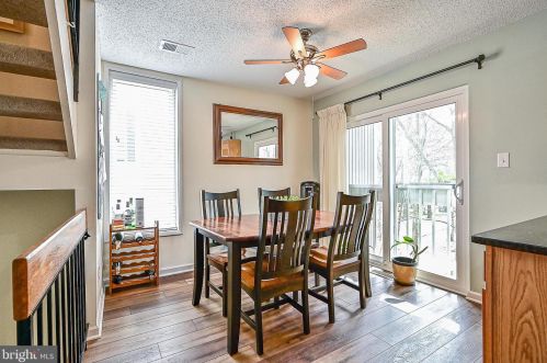 2414 Southgate Sq, Herndon VA  20191-1239 exterior