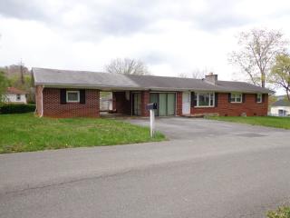 1101 Dejarnette St, Elizabethton, TN 37643-4721