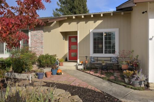 374 Firelight Dr, Santa Rosa, CA 95403-7715