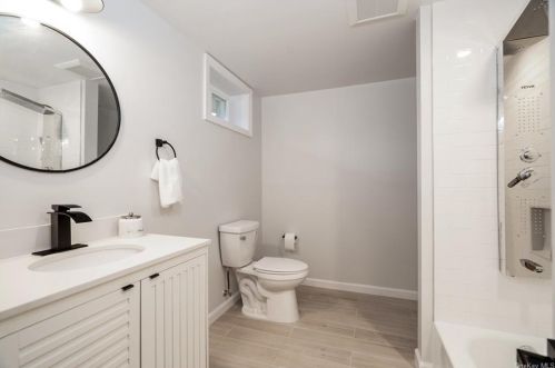 15 Thelma Pl, White Plains NY  10605-3808 exterior