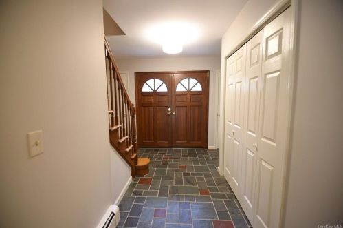 8 Dawning Ln, Crotonville, NY 10562-1901