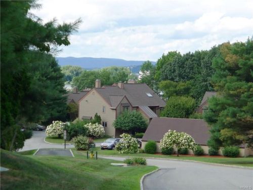 1101 Eagle Bay Dr, Crotonville NY  10562-2359 exterior