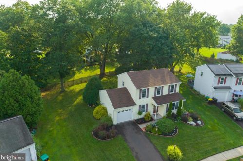 293 Stormfield Dr, Harleysville PA  19438-2330 exterior