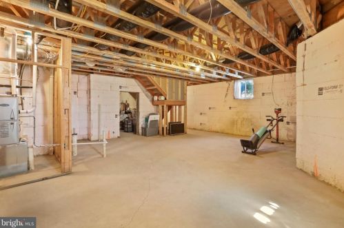 52 Oak Crest Dr, Richmond National Battlefiel VA  22835-1579 exterior