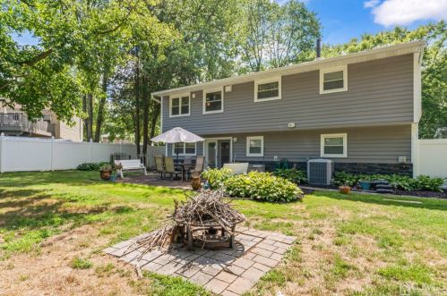 38 Rockhill Rd, Old Bridge NJ  08857-2418 exterior