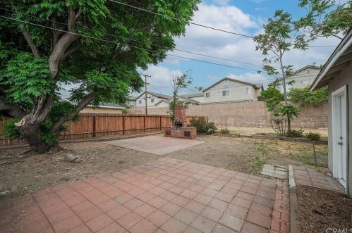 1445 Salina St, Upland CA  91786-8132 exterior