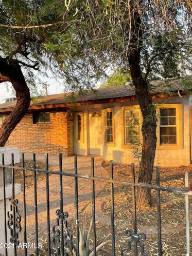 489 Delaware St, Chandler, AZ 85225-4613
