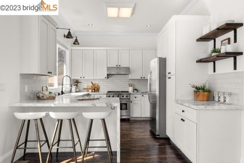 854 53rd St, Oakland, CA 94608-3257