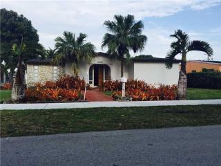 5355 97th Ct, Miami, FL 33165-7261