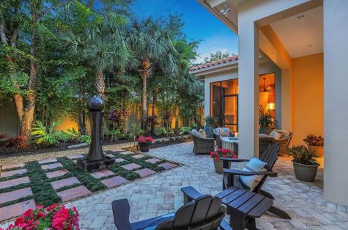2086 Torino Way, Naples, FL 34105-3108