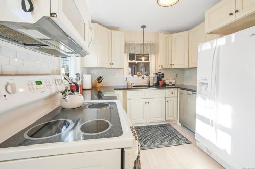 34 Twin Cedar Ln, Northport NY  11768-2232 exterior