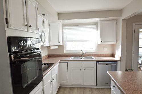 425 Geron Dr, Springfield OH 45505-2803 exterior