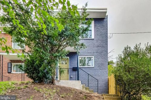 501 Hilltop Ter, Washington, DC 20019-4222