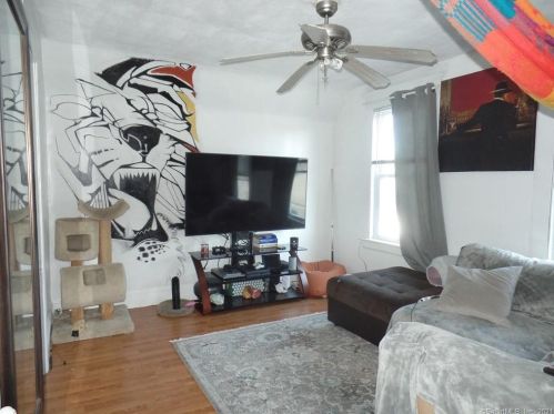 71 Merchant St, Bridgeport CT  06604-2214 exterior