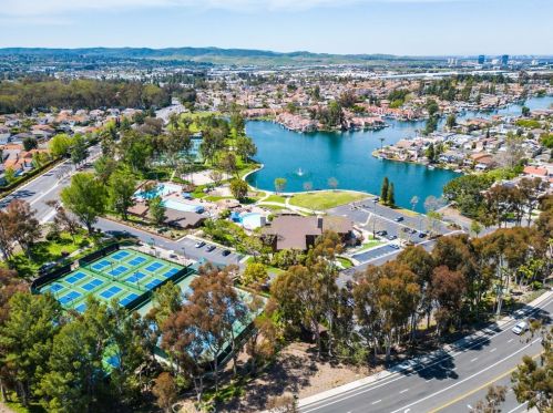 22112 Comanche Rd, El Toro CA  92630-3510 exterior