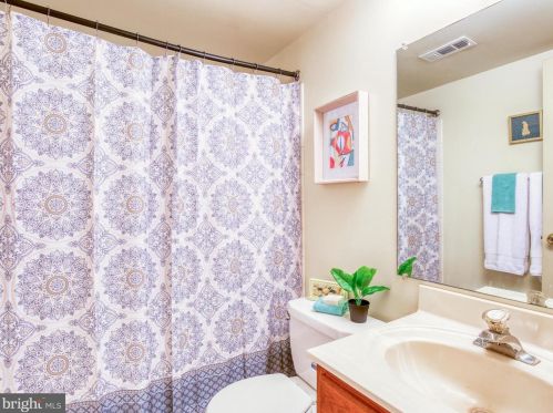 27 Cloverdale Pl, Charles Town WV  25414-4033 exterior