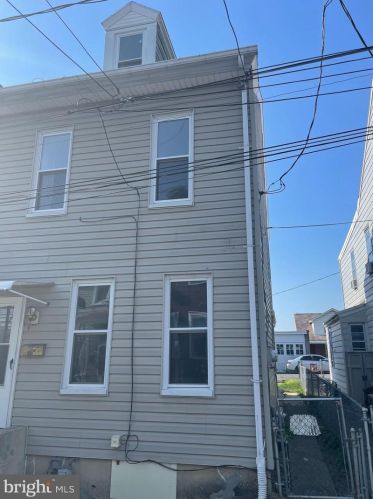 818 Grant St, Primrose, PA 17901-2318
