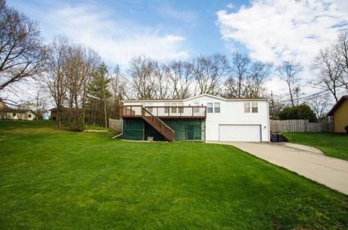 2721 High Crest Rd, Beloit, WI 53511-2117