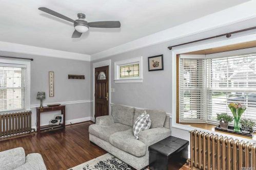 39 Beverly Ave, Floral Park NY  11001-3253 exterior