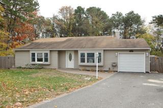 11 Willow Ct, Gordon Heights NY  11763-4352 exterior