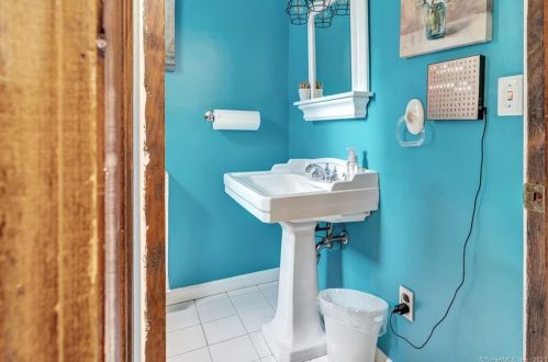 24 Morgan Dr, Wallingford CT  06492-2641 exterior