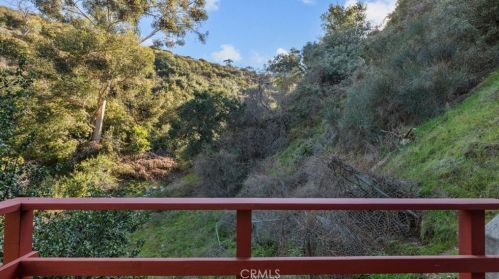 1942 Los Encinos Ave, Glendale CA  91208-2113 exterior