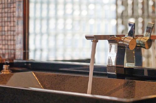 4828 Peninsula Dr, Daytona Beach FL 32127-7203 exterior