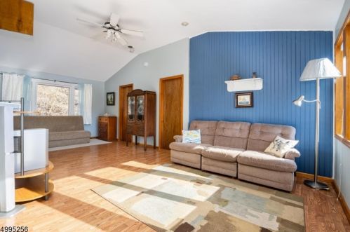 1 Lewis Ln, Belvidere NJ  07823-3123 exterior