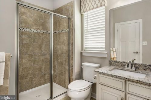 42 Winifred Dr, Hanover PA  17331 exterior