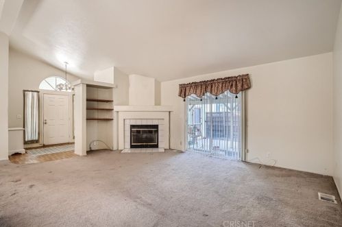 19735 Cottonwood Dr, Santa Clarita, CA 91351-5702