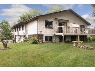 1033 Bridge St, Saint Paul, MN 55126-2219