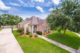 6054 Windwood Dr, Zachary, LA 70791-2686