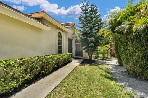 4800 Sherwood Forest Dr, Delray Beach, FL 33445-3886