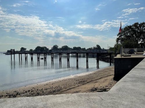 540 Ellsworth Ave, Bronx NY  10465-1740 exterior