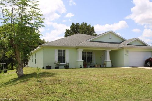 1050 Citrus Ave, Lehigh Acres, FL 33974-4785