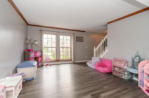 6239 Rising Sun Dr, Darbydale, OH 43123-8882