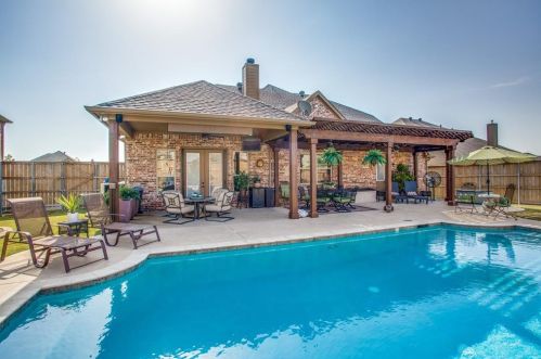 405 Meandering Crk Dr, Argyle TX  76226-2288 exterior