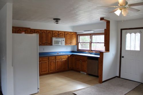 704 Liberty Rd, Grove City, PA 16127-4112