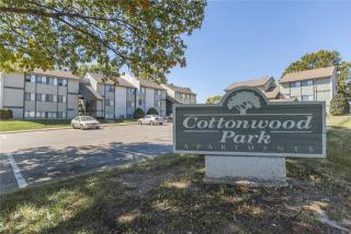 14010 63rd Ter, Shawnee Mission KS  66216-2275 exterior