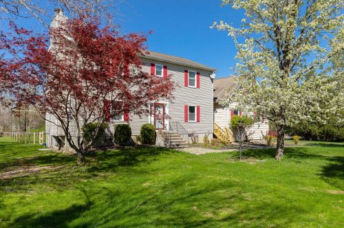 17 Liberty Dr, Rock Tavern NY  12575-5247 exterior