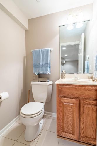 1632 Cherry Blossom Dr, Hammond IN 46321-5143 exterior