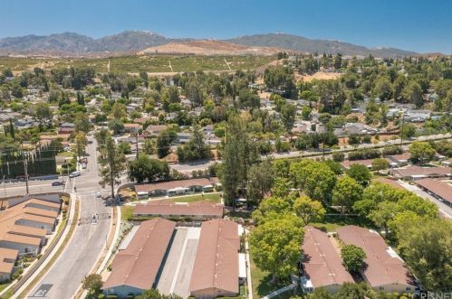 19118 Avenue Of The Oaks, Santa Clarita CA  91321-5362 exterior