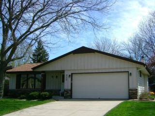 7520 69th St, Hales Corners, WI 53132-9282