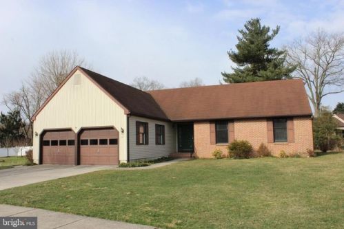 18 Lail St, Pilesgrove, NJ 08098-1219