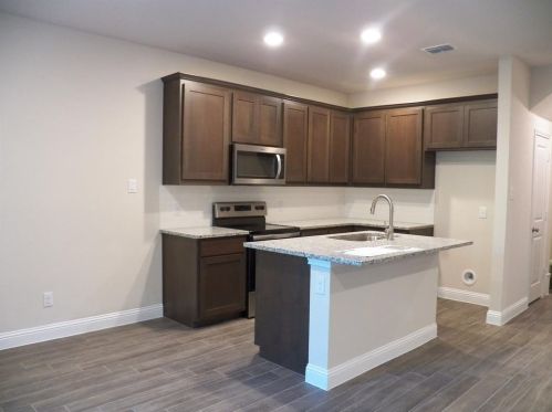 3716 Elm St, Euless, TX 76040-7202